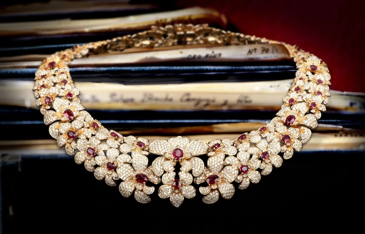 Collar de oro de Carrera y Carrera con motivos florales de la colección Orquídeas